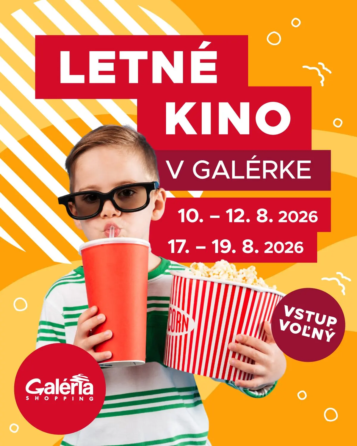 Plagát s programom pre letné Túlavé kino pred OC Galéria Košice