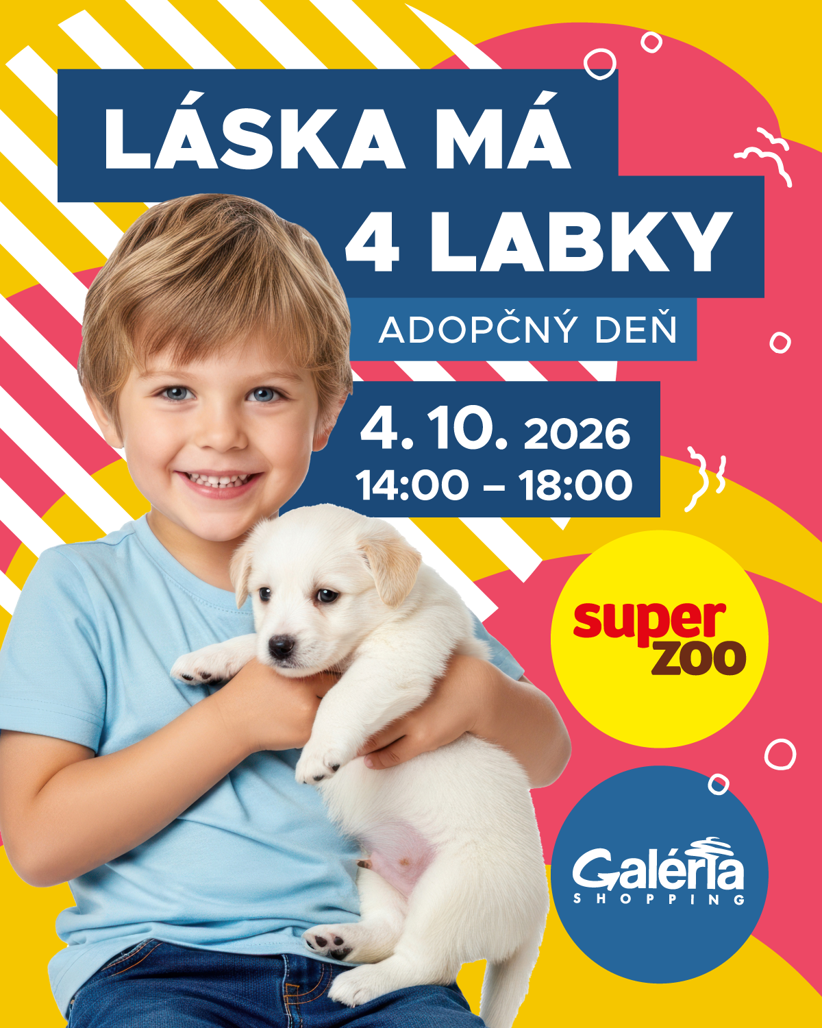 Chlapec drži psika adoptovaného v náruči.